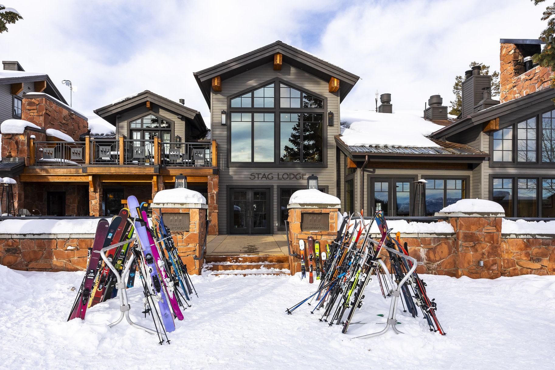  Rare End Unit in Stag Lodge with Unmatched Views & Ski Access - 物件實景