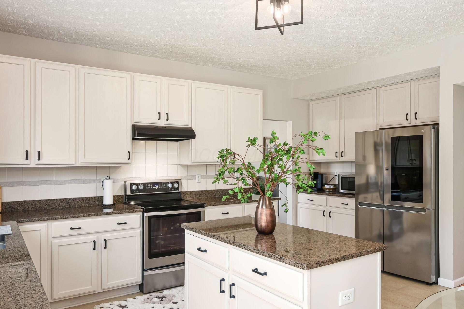 Hilliard, Ohio, 43026, United States, 4 Bedrooms Bedrooms, ,4 BathroomsBathrooms,Residential,For Sale,1965568