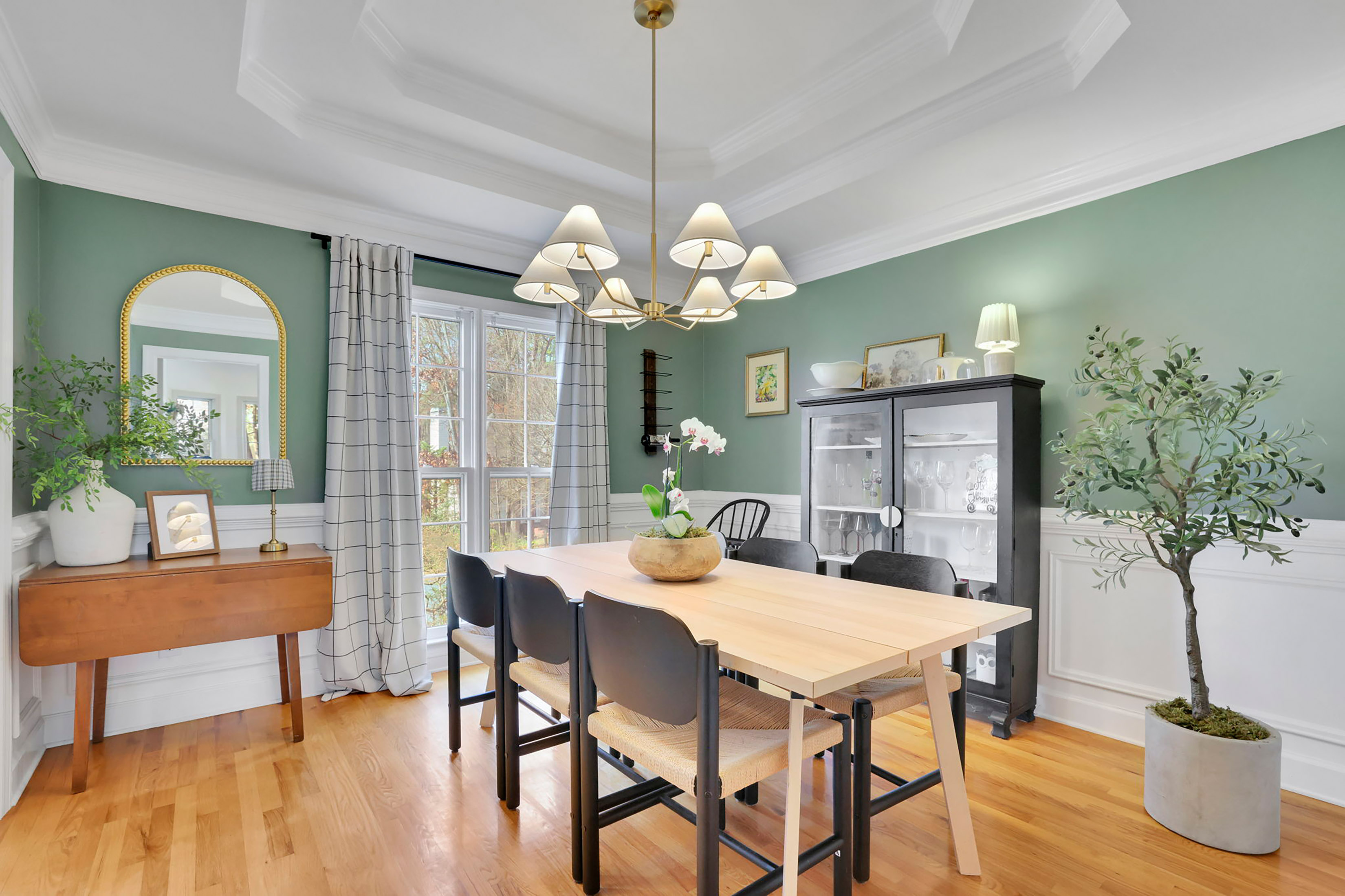  Beautifully Maintained Home Nestled Within a Quiet and Established Community - 物件實景