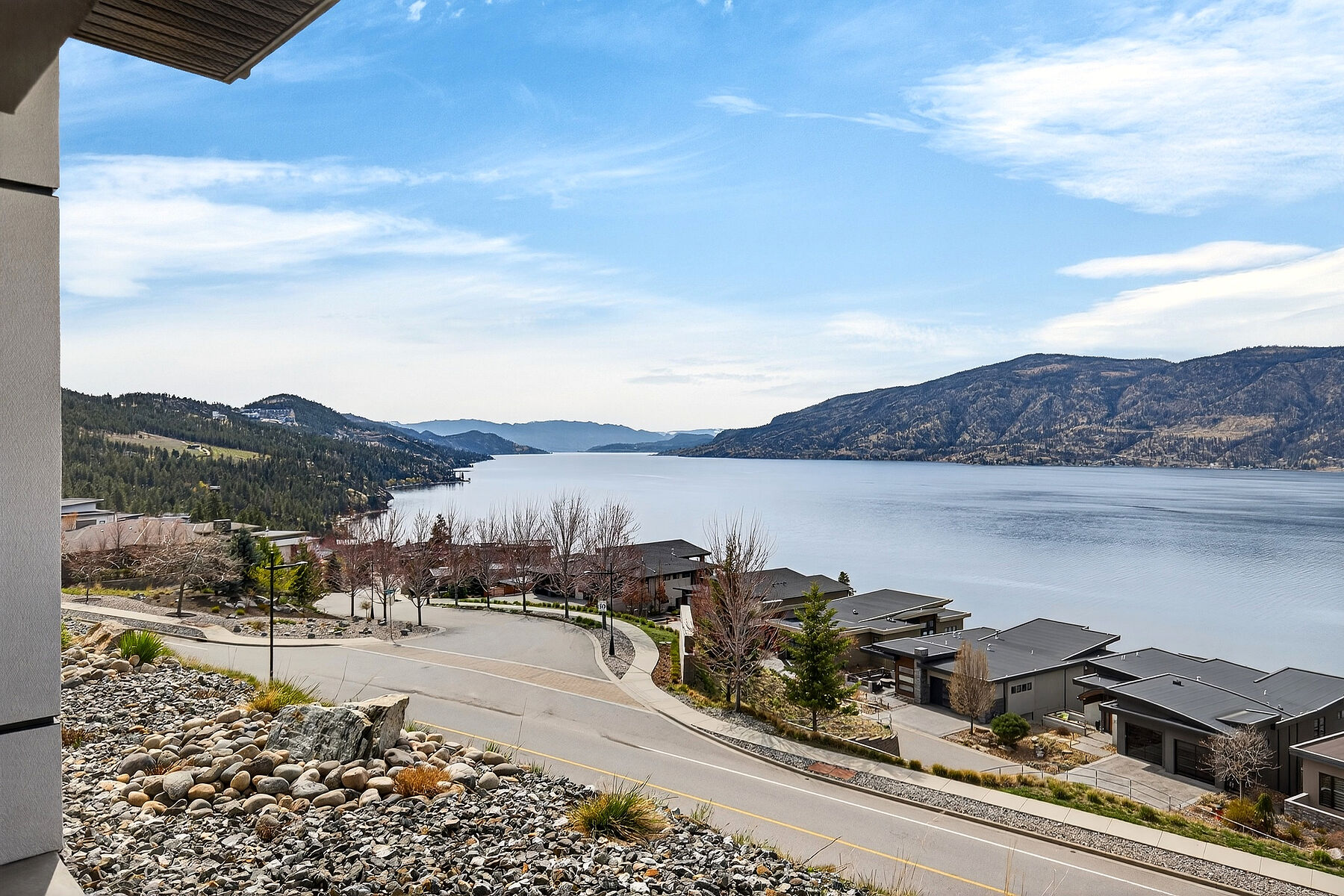  Elevated Lake Country Living - 物件實景