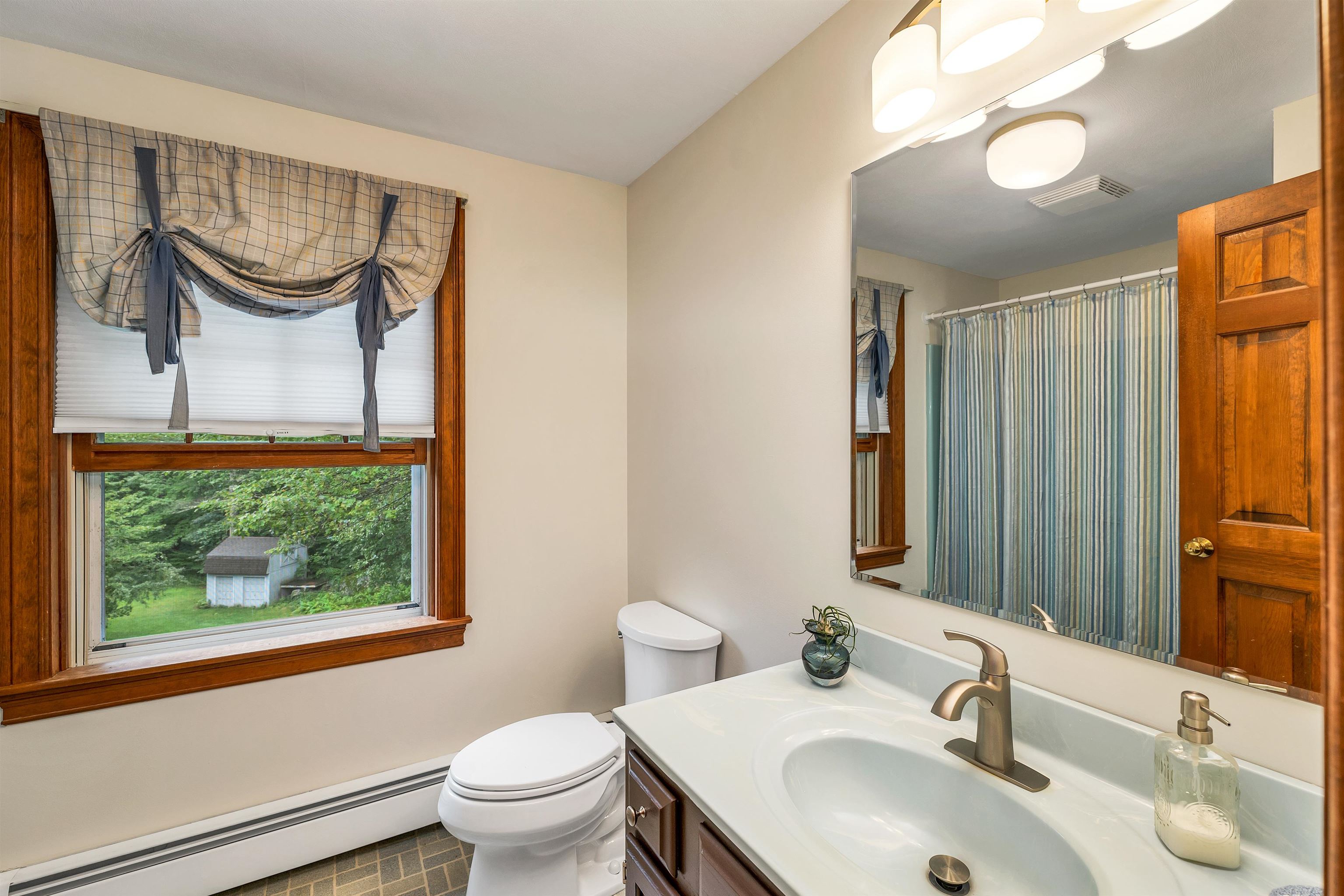 Salem, New Hampshire, 03079, United States, 4 Bedrooms Bedrooms, ,3 BathroomsBathrooms,Residential,For Sale,1924939