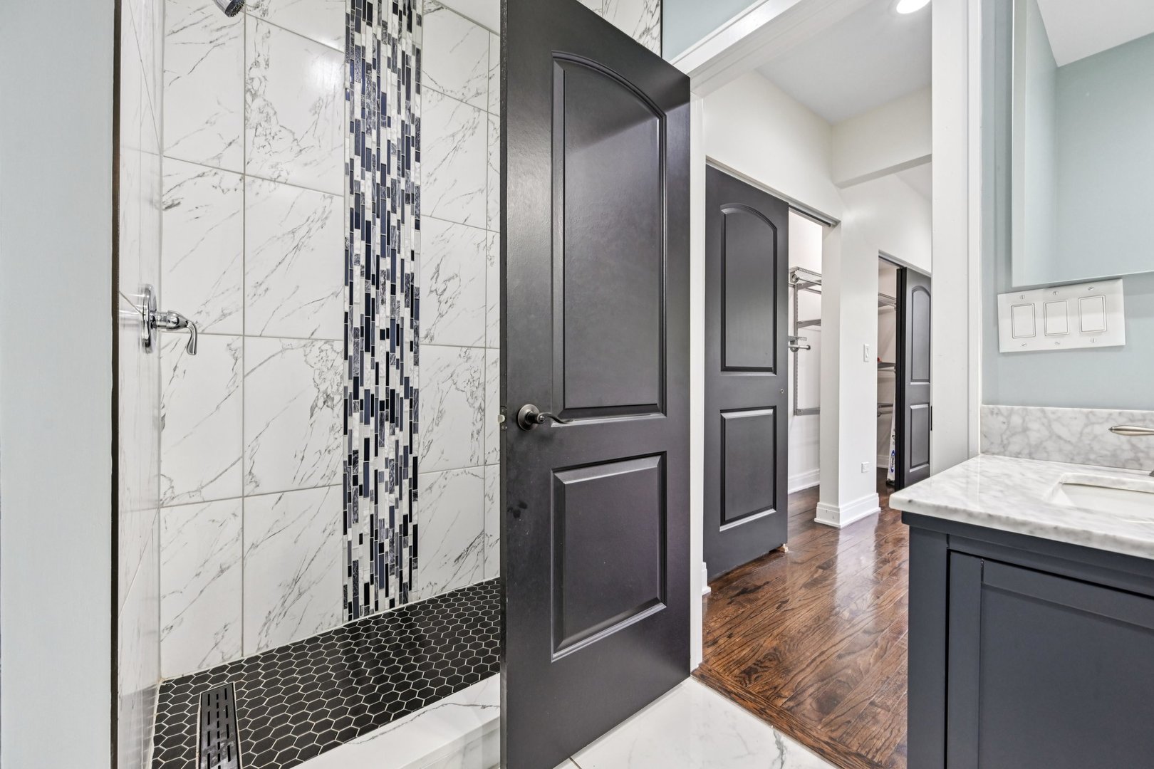 Chicago, Illinois, 60637, United States, 4 Bedrooms Bedrooms, ,4 BathroomsBathrooms,Residential,For Sale,1881153