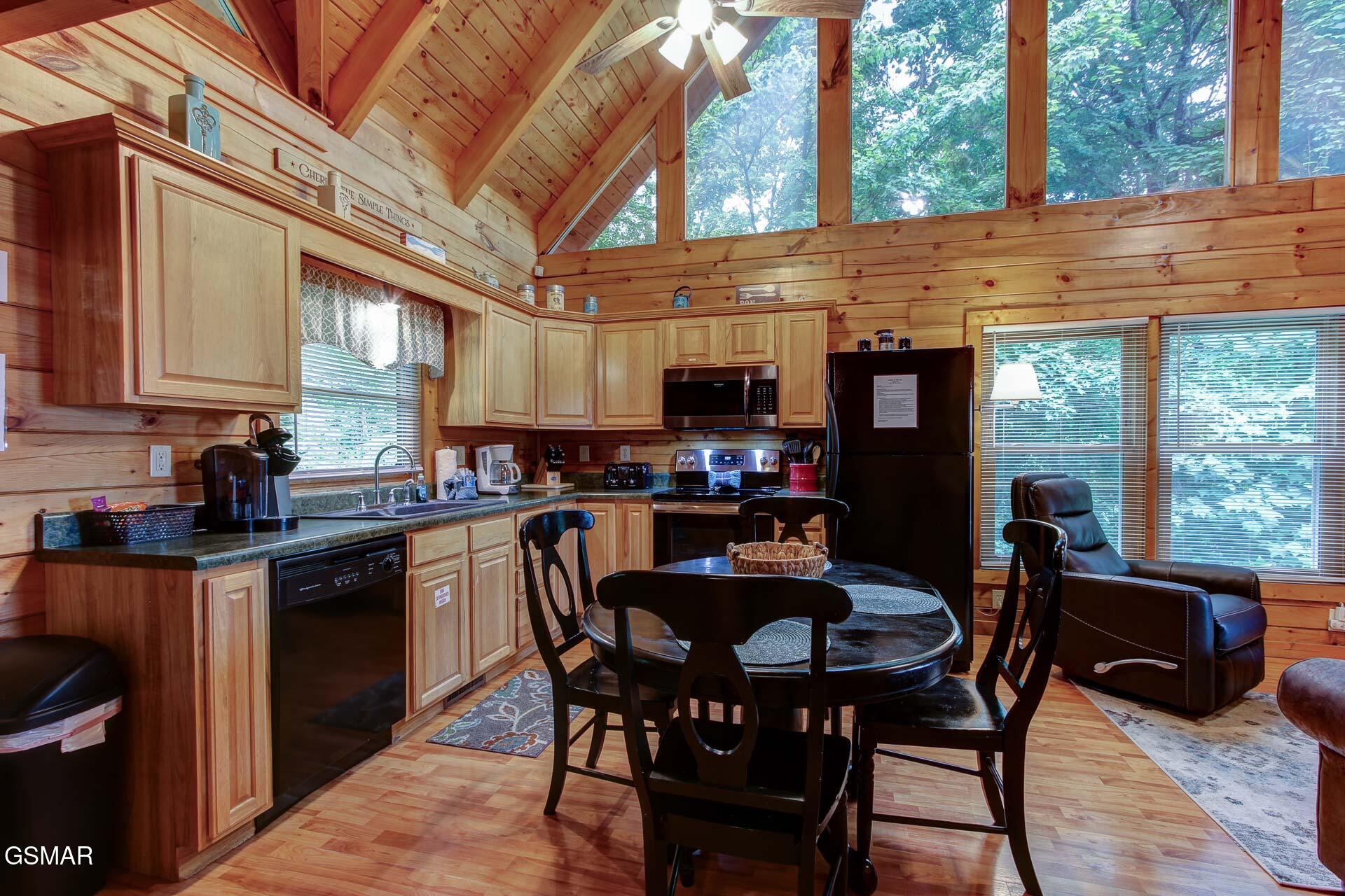 Sevierville, Tennessee, 37876, United States, 2 Bedrooms Bedrooms, ,2 BathroomsBathrooms,Residential,For Sale,1873057