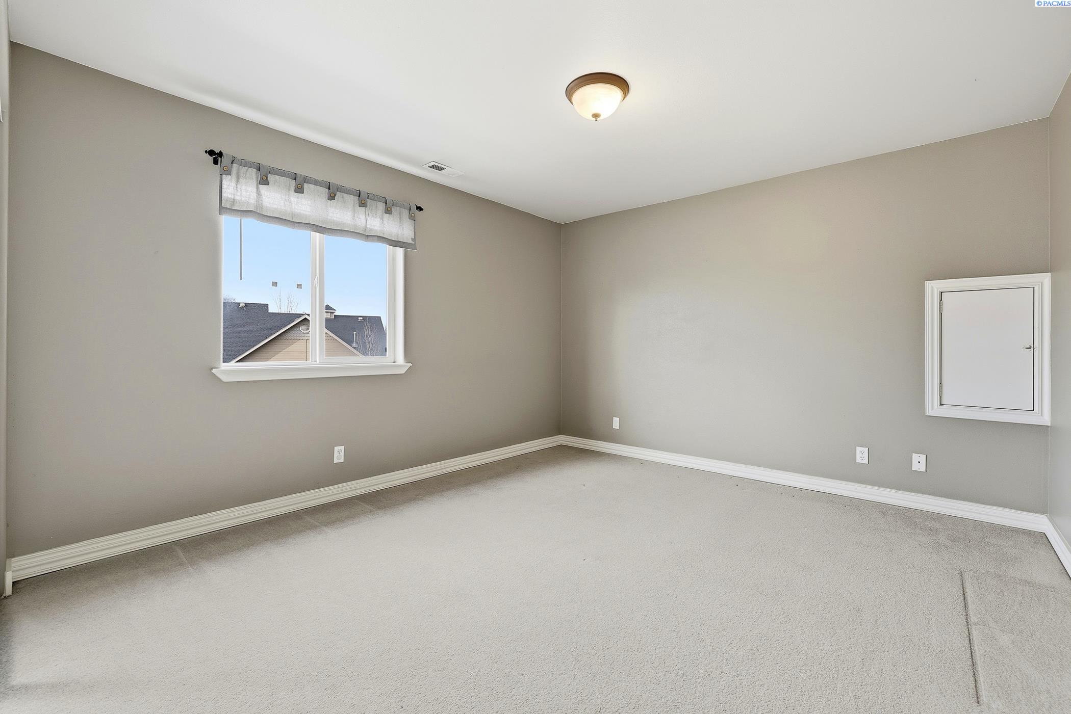 Pasco, Washington, 99301, United States, 3 Bedrooms Bedrooms, ,3 BathroomsBathrooms,Residential,For Sale,1998490