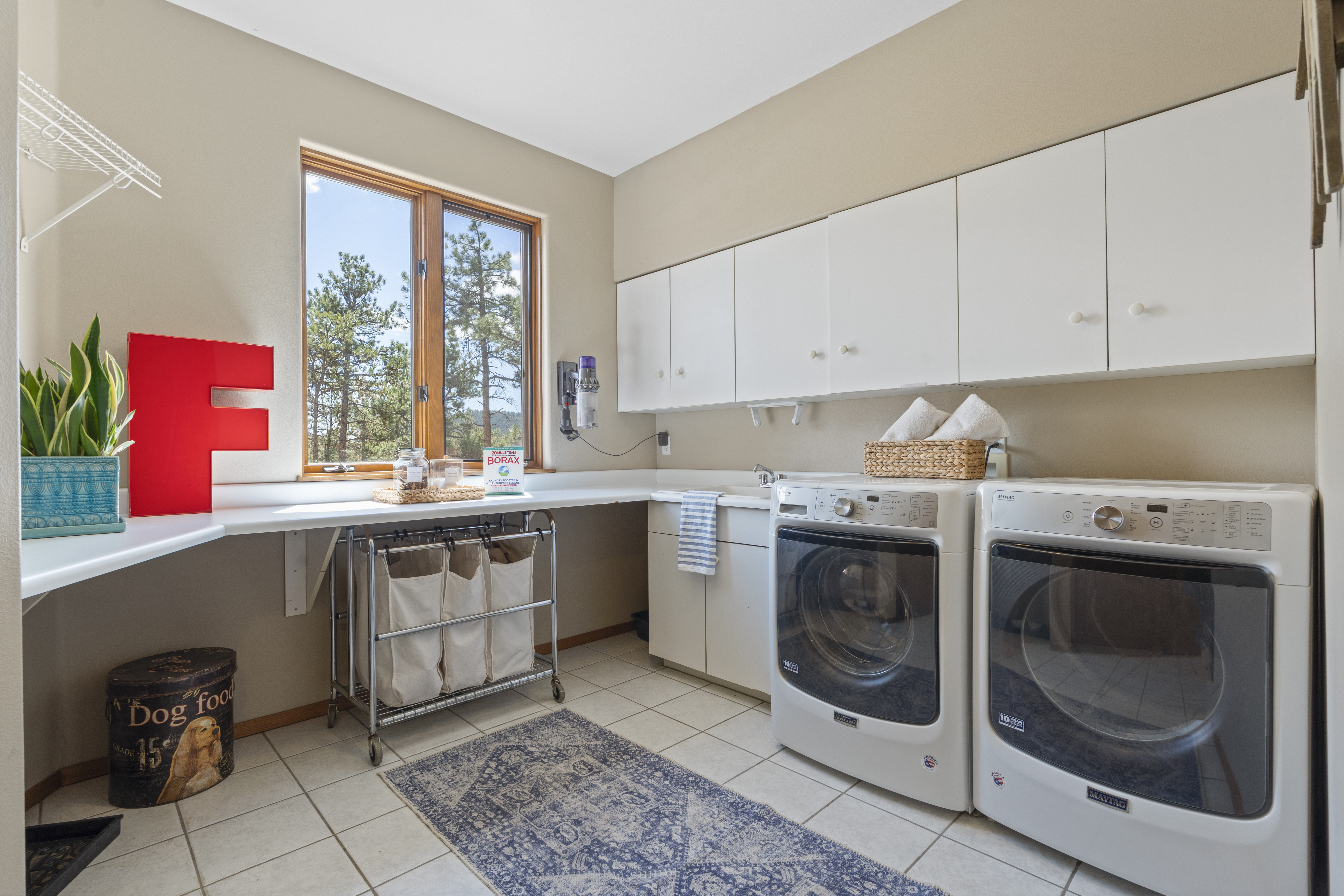  Set on 10+ private acres in the sought-after Ruby Ranch enclave - 物件實景