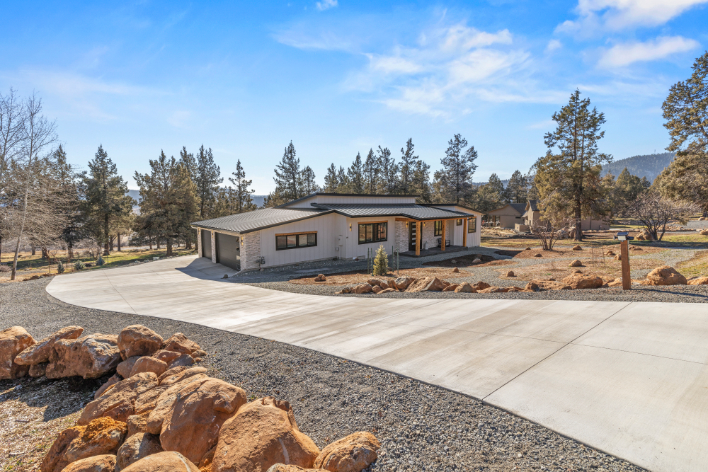 KLAMATH FALLS, Oregon, 97601, United States, 4 Bedrooms Bedrooms, ,3 BathroomsBathrooms,Residential,For Sale,2044065