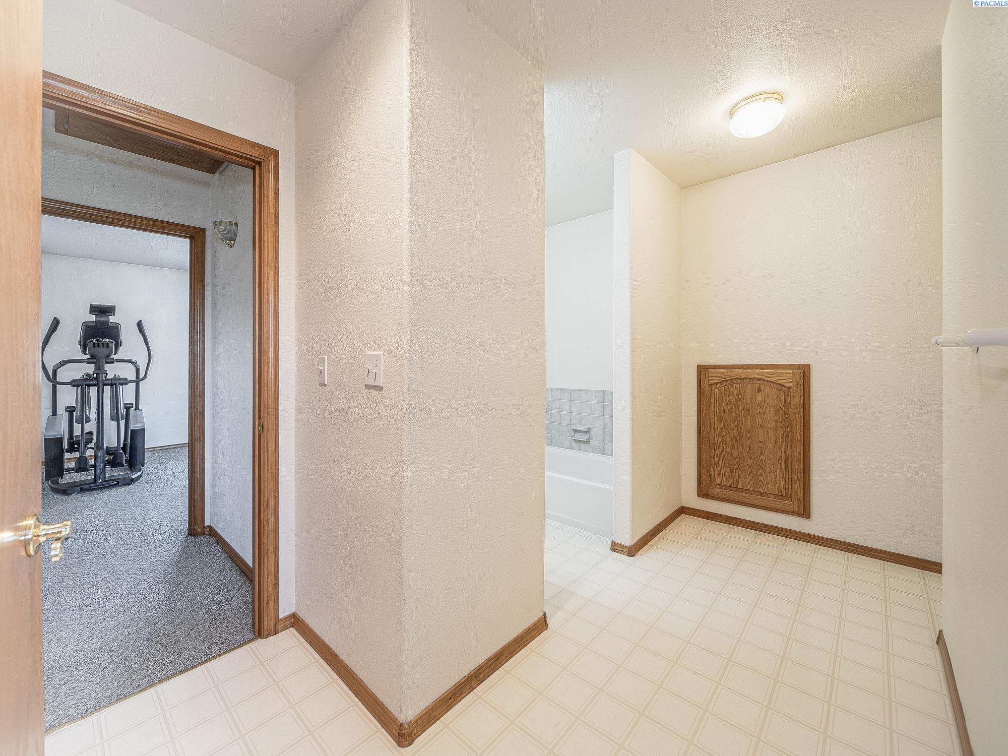 Yakima, Washington, 98908-0000, United States, 4 Bedrooms Bedrooms, ,2 BathroomsBathrooms,Residential,For Sale,1827891