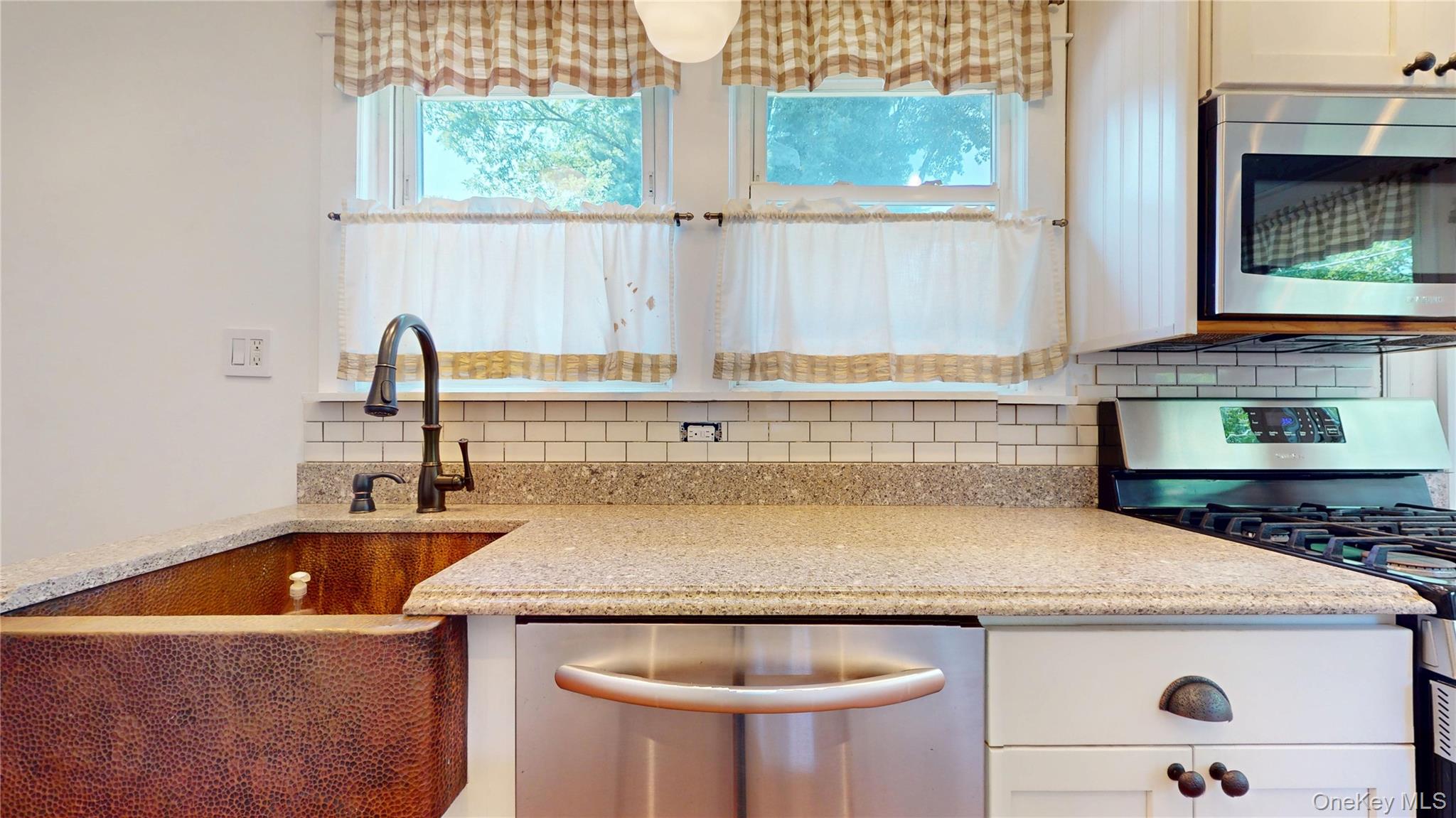 Sea Cliff, New York, 11579, United States, 2 Bedrooms Bedrooms, ,2 BathroomsBathrooms,Residential,For Sale,1920035