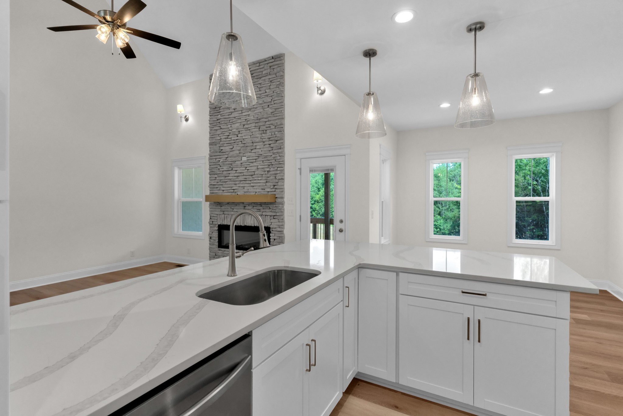 Clarksville, Tennessee, 37043, United States, 4 Bedrooms Bedrooms, ,4 BathroomsBathrooms,Residential,For Sale,1921521