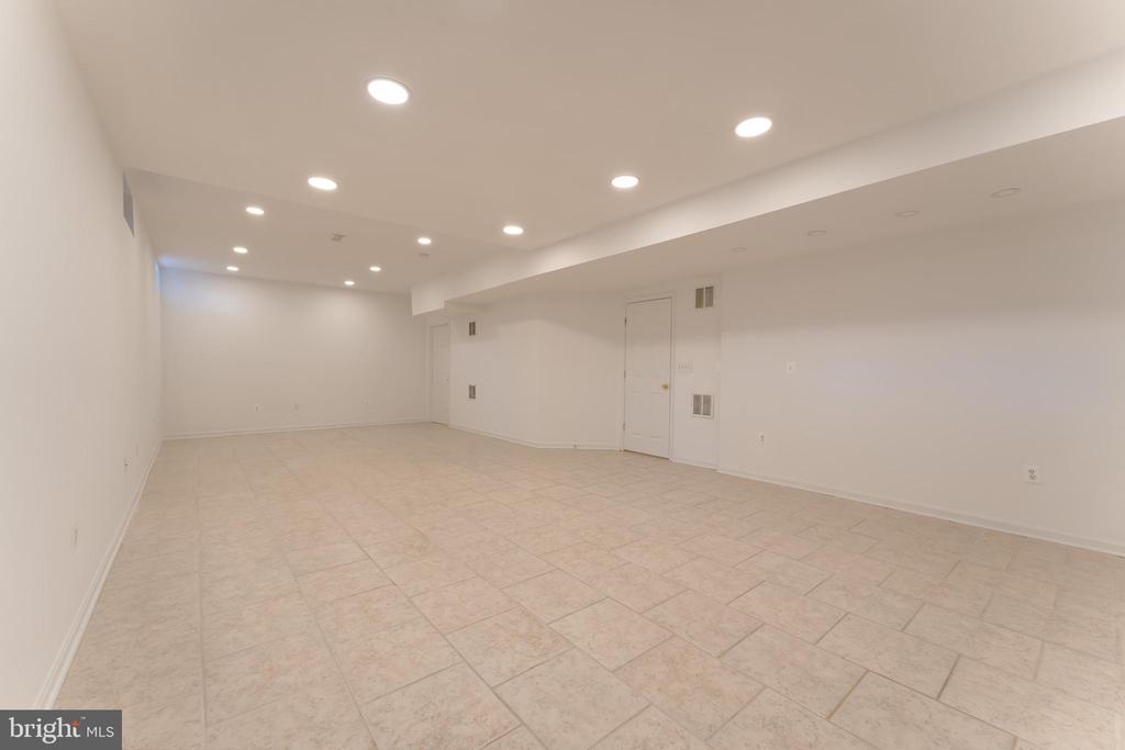 Lorton, Virginia, 22079, United States, 5 Bedrooms Bedrooms, ,4 BathroomsBathrooms,Residential,For Sale,2001485