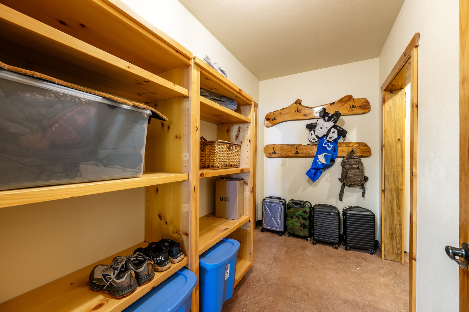 Sheridan, Wyoming, 82801, United States, 2 Bedrooms Bedrooms, ,2 BathroomsBathrooms,Residential,For Sale,1982775