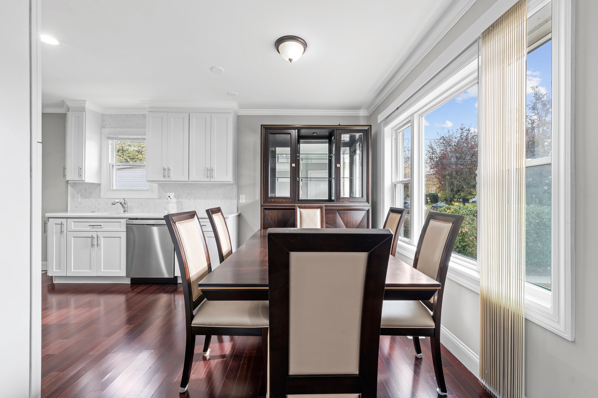 Valley Stream, New York, 11580, United States, 4 Bedrooms Bedrooms, ,3 BathroomsBathrooms,Residential,For Sale,1935482