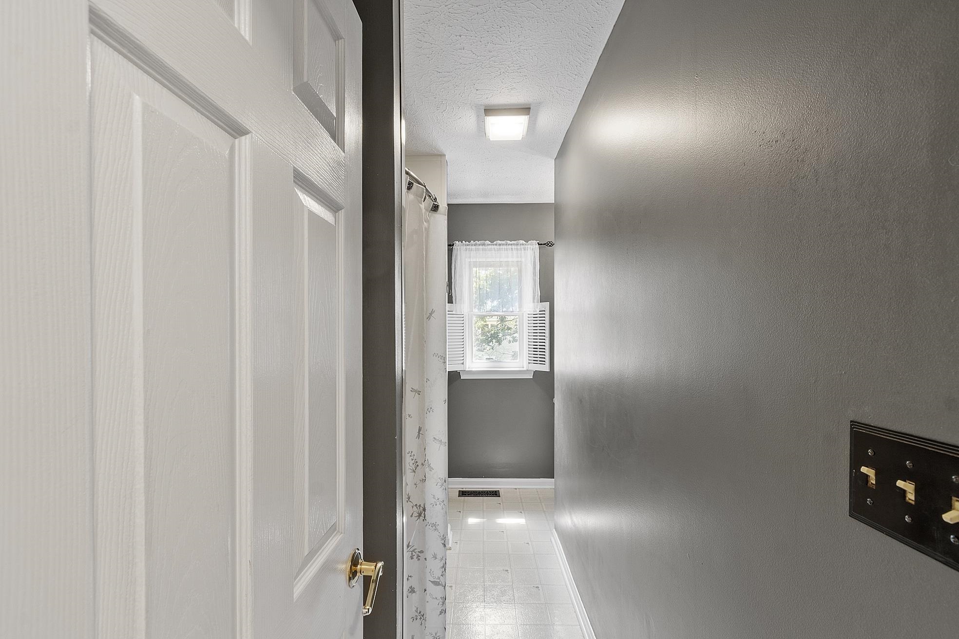 Nashua, New Hampshire, 03062, United States, 3 Bedrooms Bedrooms, ,1 BathroomBathrooms,Residential,For Sale,1942158