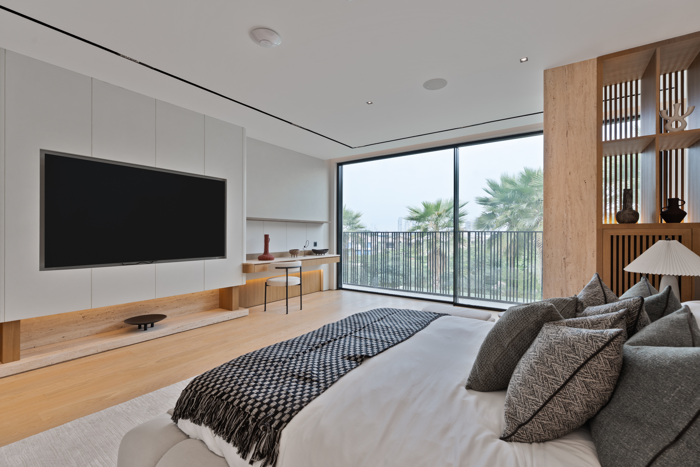  Refined Ready-to-Move Villa With Lake Views in JGE - 物件實景