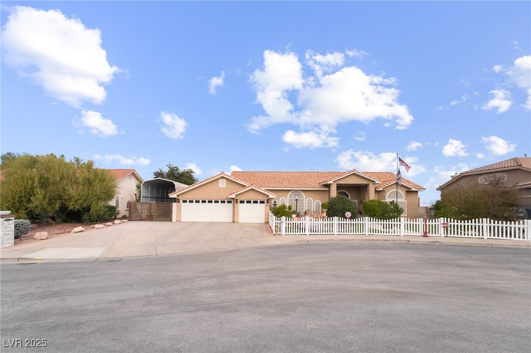 Henderson, Nevada, 89015, United States, 4 Bedrooms Bedrooms, ,3 BathroomsBathrooms,Residential,For Sale,2001549