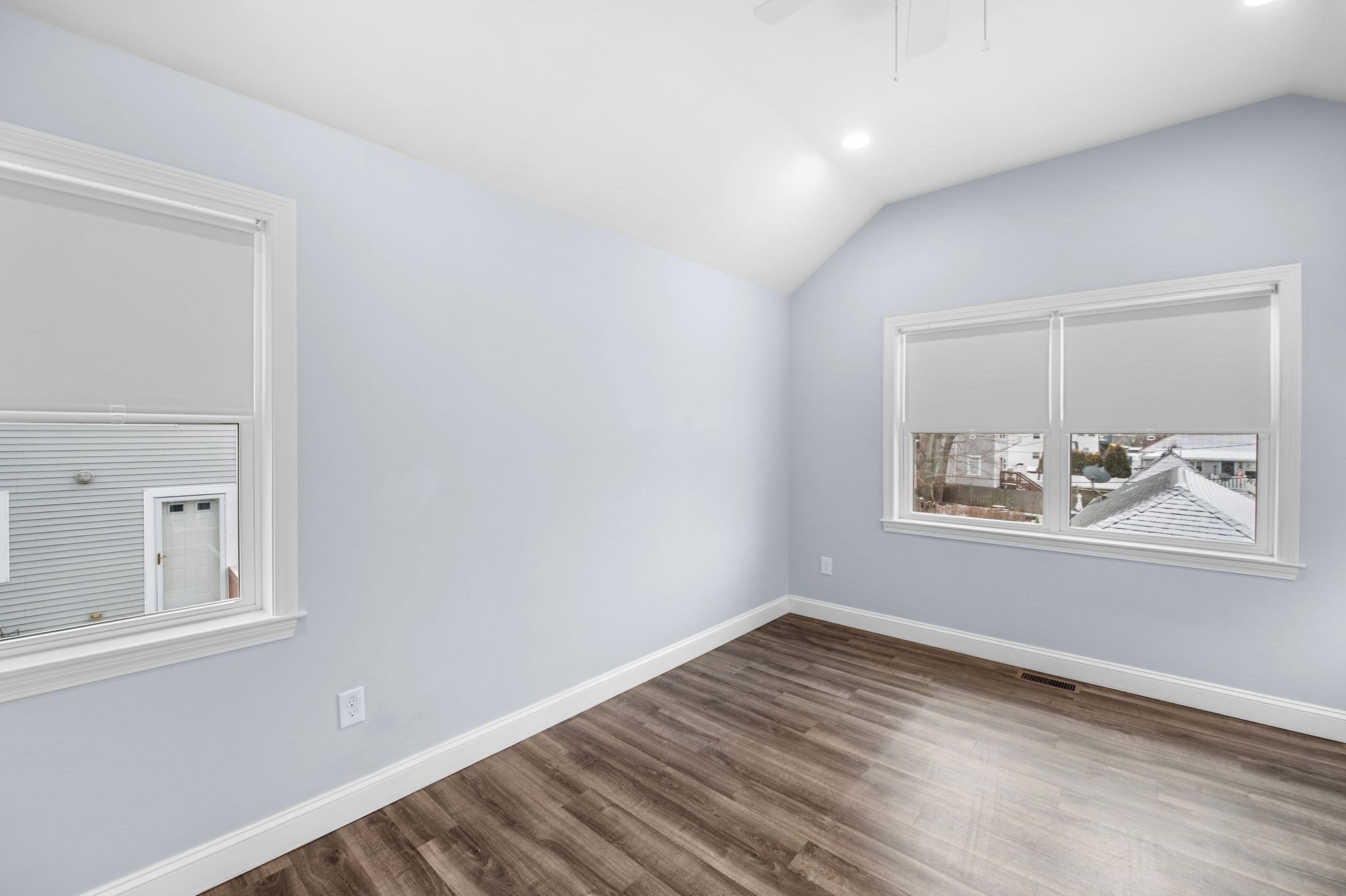 Revere, Massachusetts, 02151, United States, 2 Bedrooms Bedrooms, ,3 BathroomsBathrooms,Residential,For Sale,2008626