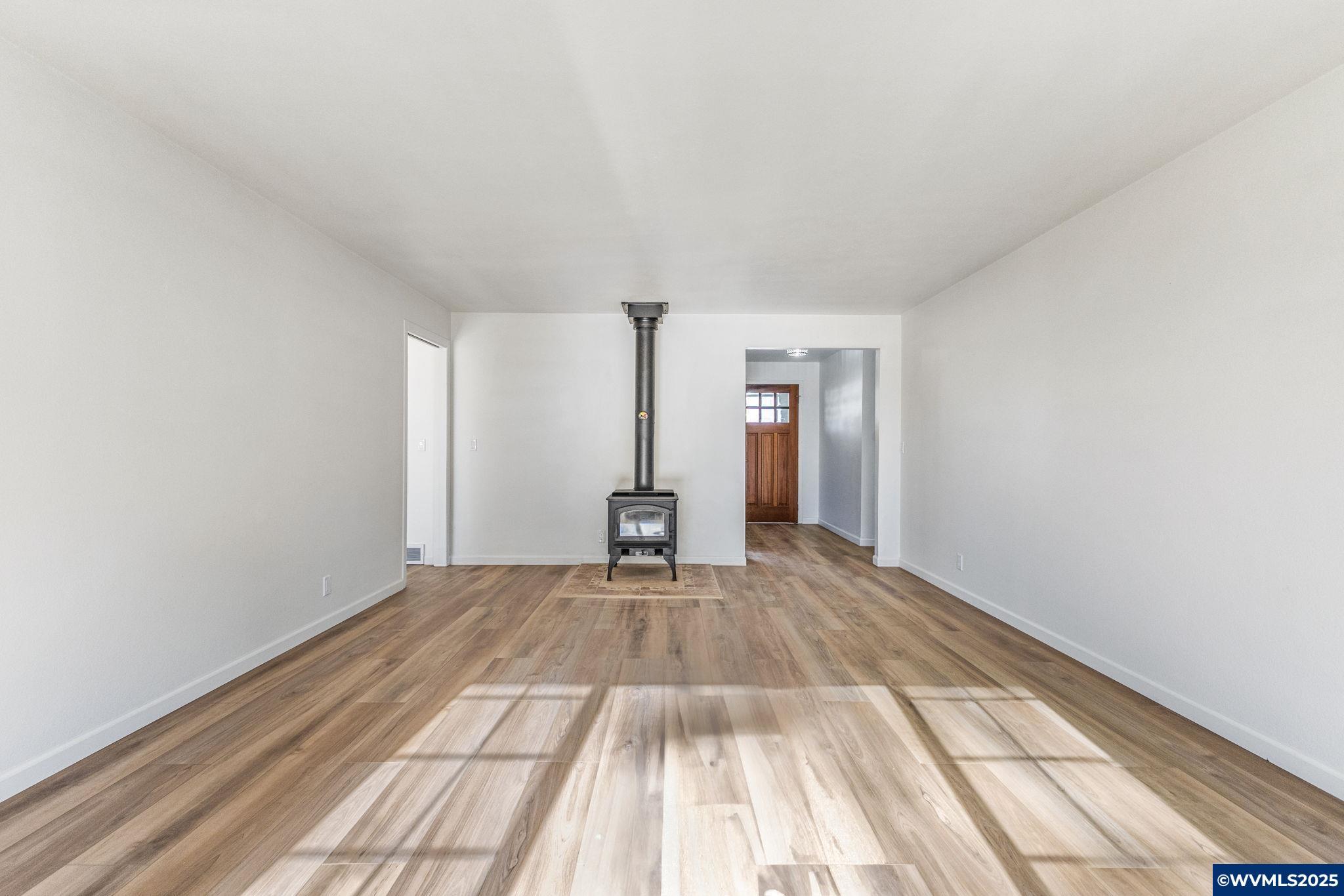 Keizer, Oregon, 97303, United States, 3 Bedrooms Bedrooms, ,2 BathroomsBathrooms,Residential,For Sale,1989311