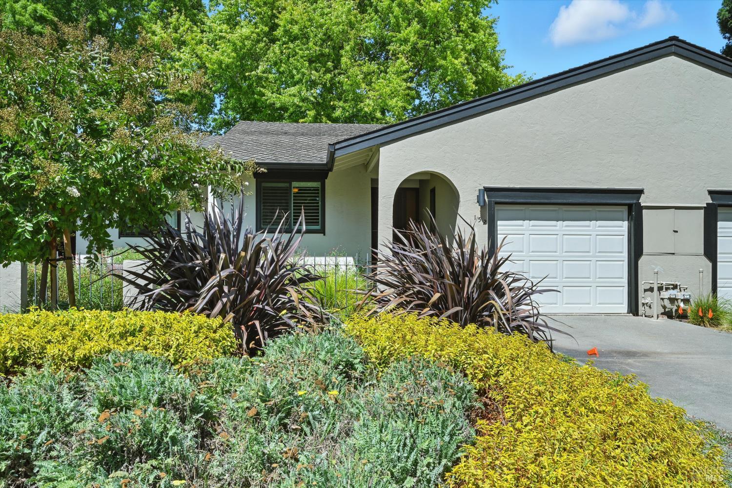 Yountville, California, 94599, United States, 2 Bedrooms Bedrooms, ,2 BathroomsBathrooms,Residential,For Sale,1941662