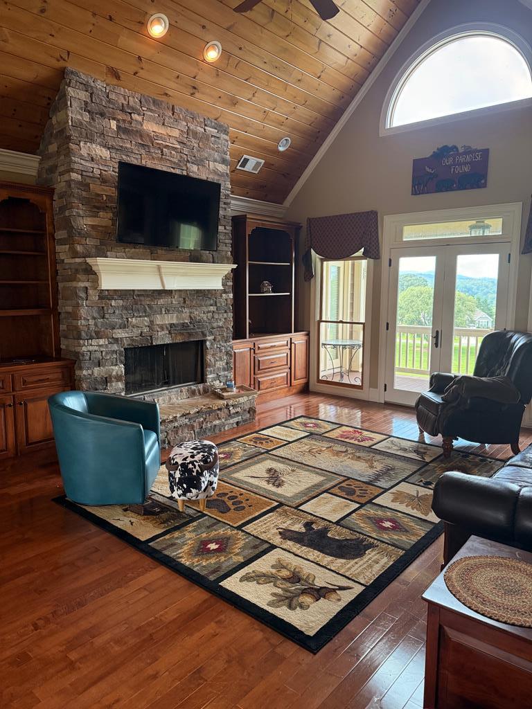 Ellijay, Georgia, 30536, United States, 4 Bedrooms Bedrooms, ,4 BathroomsBathrooms,Residential,For Sale,1876952