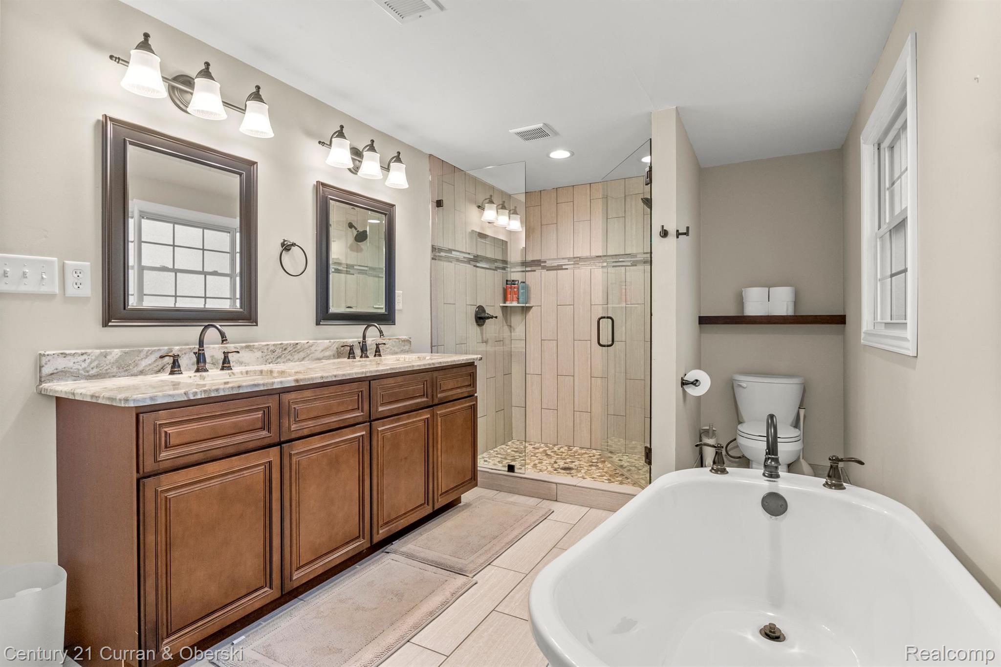 West Bloomfield Charter Township, Michigan, 48322, United States, 4 Bedrooms Bedrooms, ,3 BathroomsBathrooms,Residential,For Sale,1977559