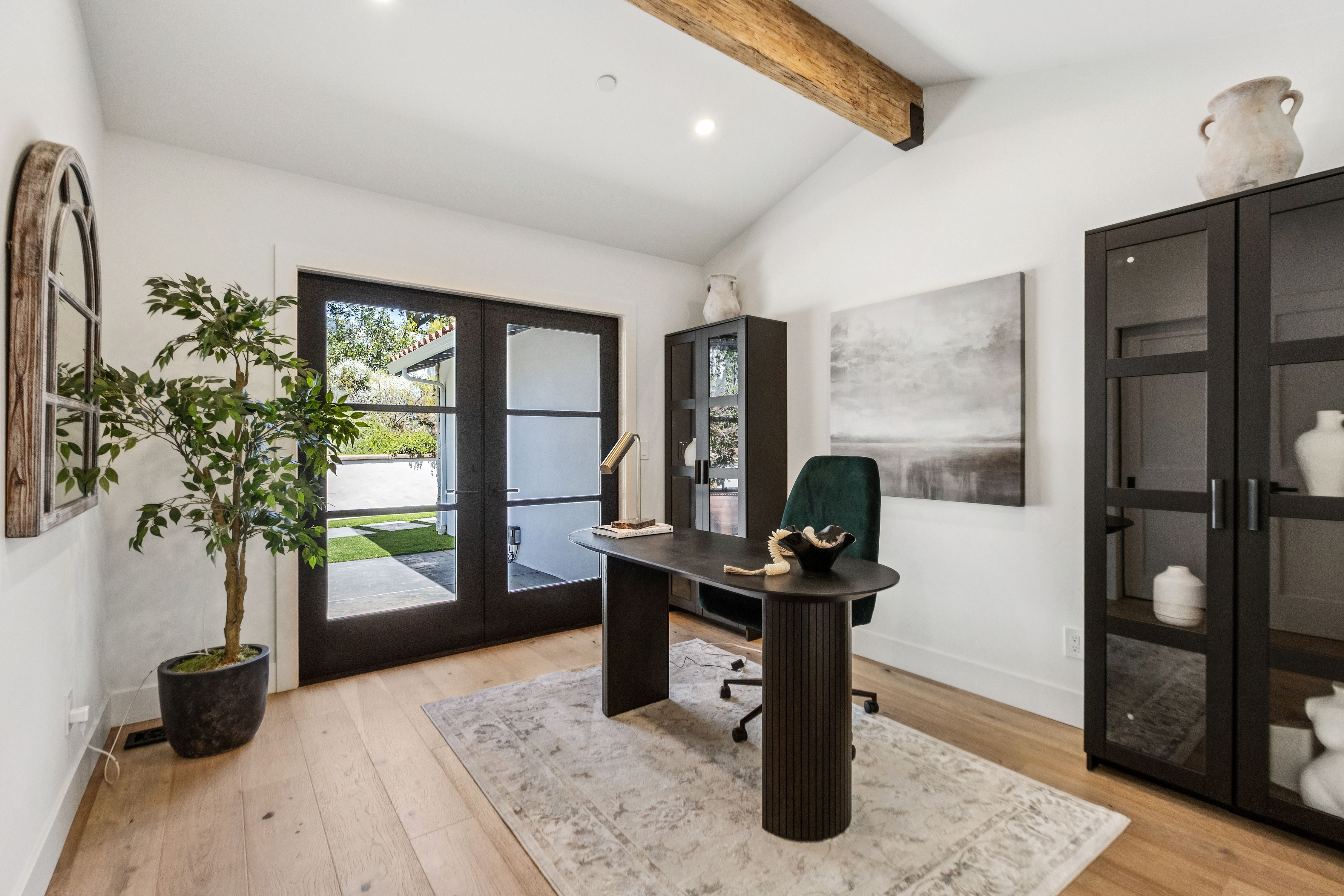  Private Gated Sanctuary With Expansive Outdoor Living - 物件實景