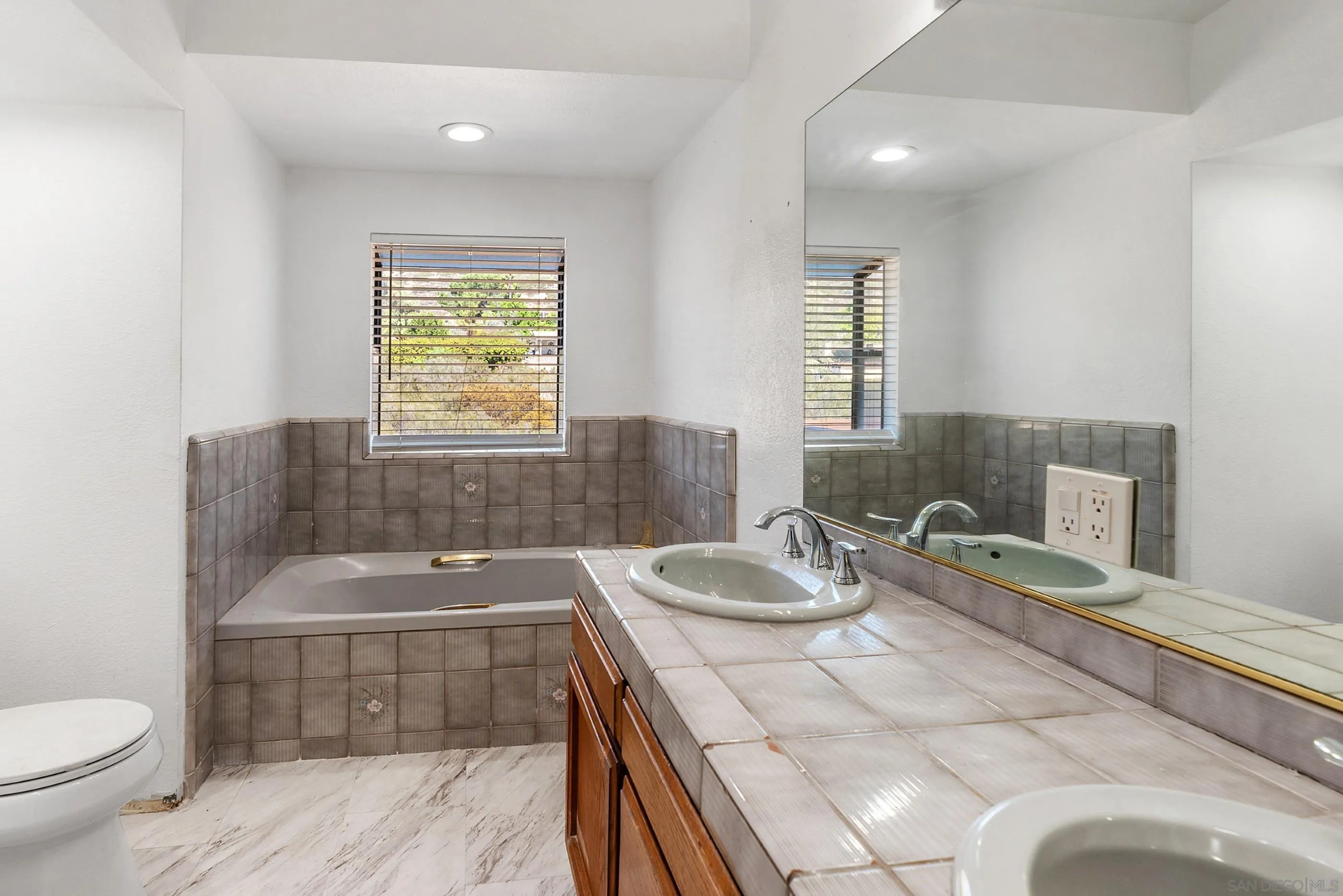 Ramona, California, 92065, United States, 4 Bedrooms Bedrooms, ,3 BathroomsBathrooms,Residential,For Sale,1985342