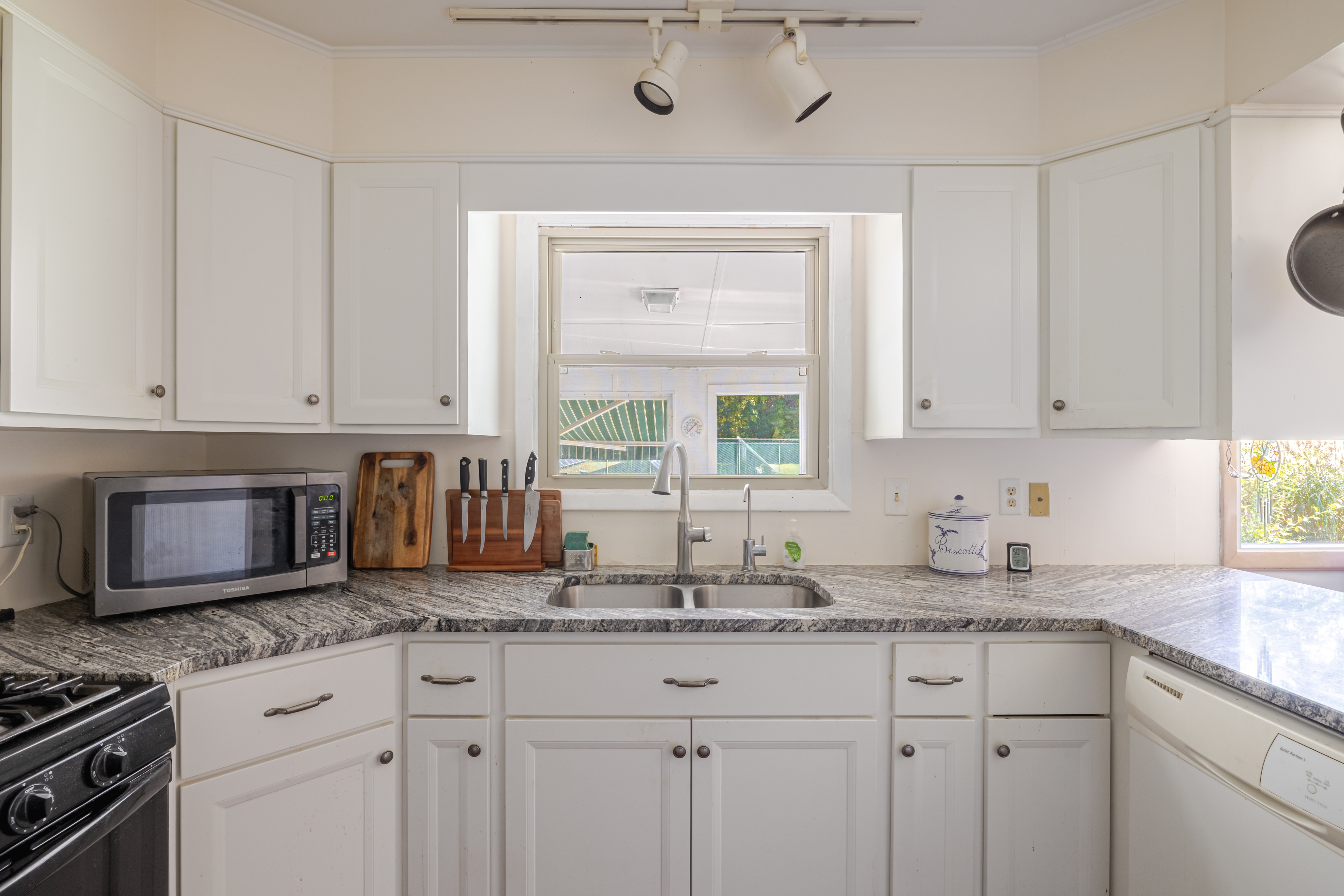  Private Great Barrington Compound: Heated Pool, Tennis/Pickleball Court & Mid-Ce - 物件實景