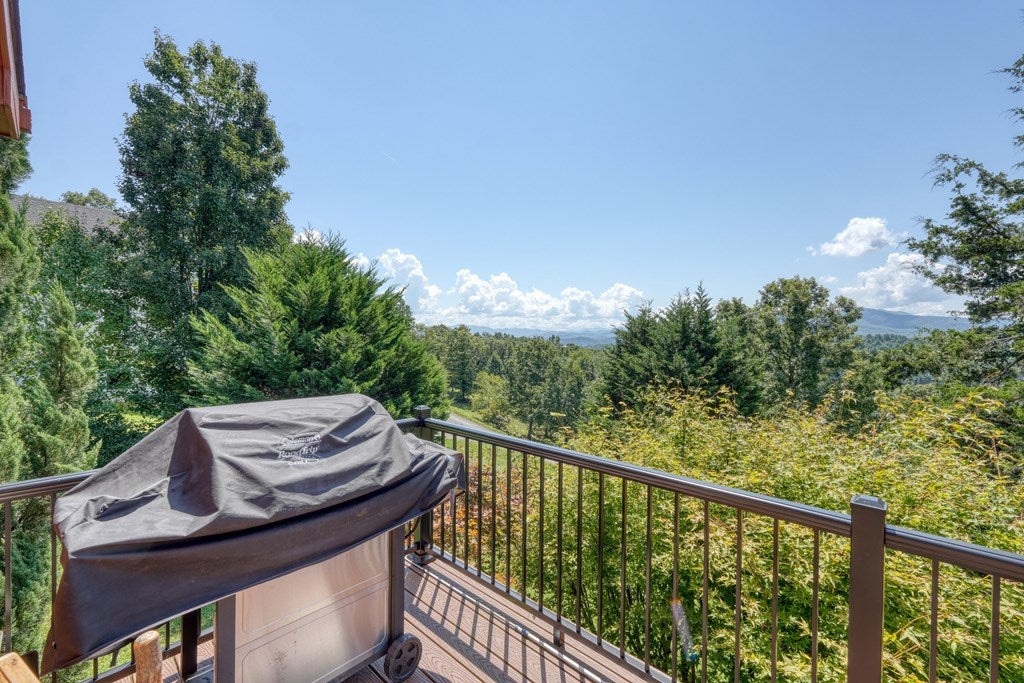 Hayesville, North Carolina, 28904, United States, 3 Bedrooms Bedrooms, ,4 BathroomsBathrooms,Residential,For Sale,1919513