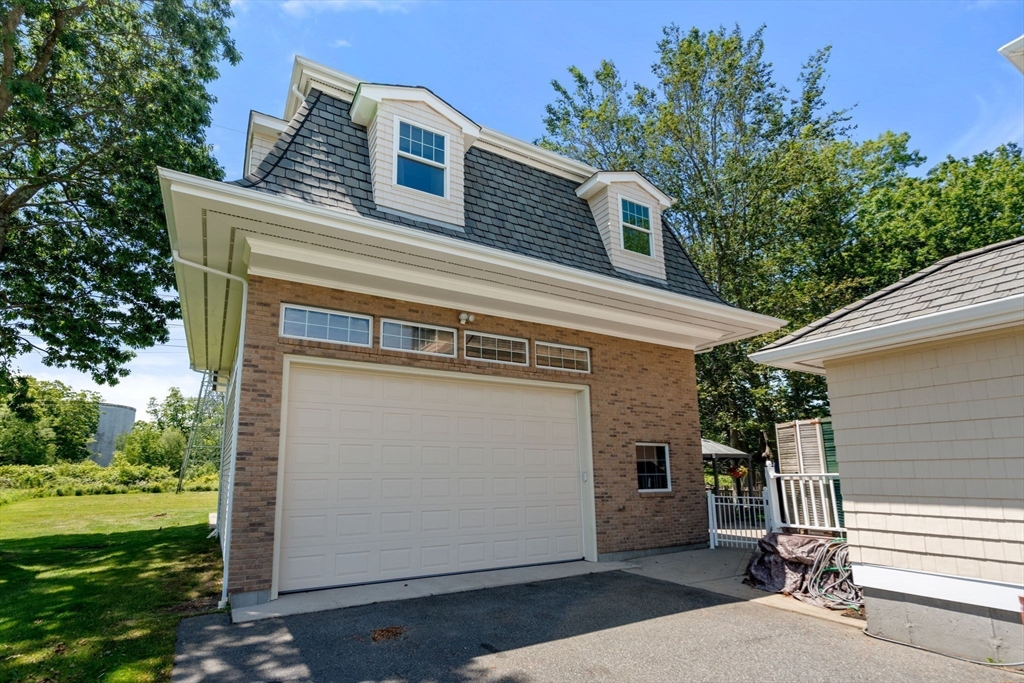 Swansea, Massachusetts, 02777, United States, 3 Bedrooms Bedrooms, ,2 BathroomsBathrooms,Residential,For Sale,1847611