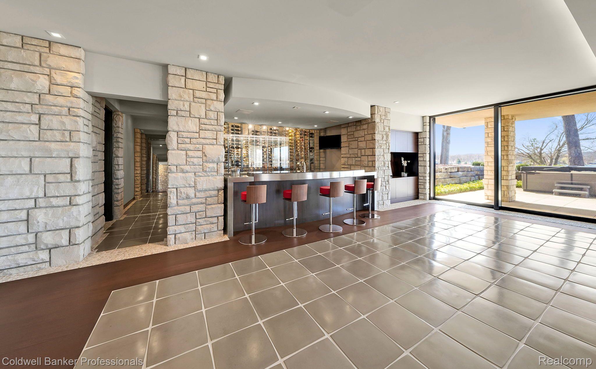 Fenton, Michigan, 48430, United States, 4 Bedrooms Bedrooms, ,5 BathroomsBathrooms,Residential,For Sale,1804653