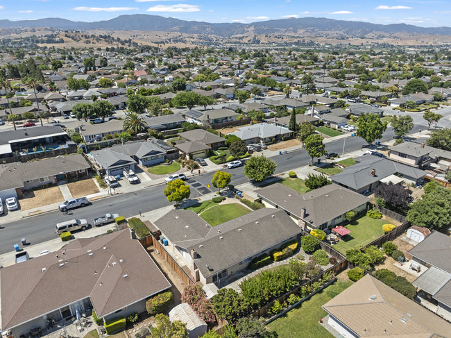 Hollister, California, 95023, United States, 3 Bedrooms Bedrooms, ,2 BathroomsBathrooms,Residential,For Sale,1942638