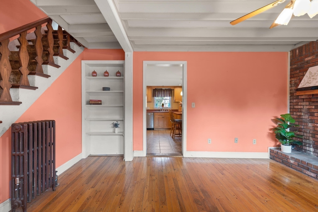 North Attleboro, Massachusetts, 02760, United States, 5 Bedrooms Bedrooms, ,2 BathroomsBathrooms,Residential,For Sale,1939439