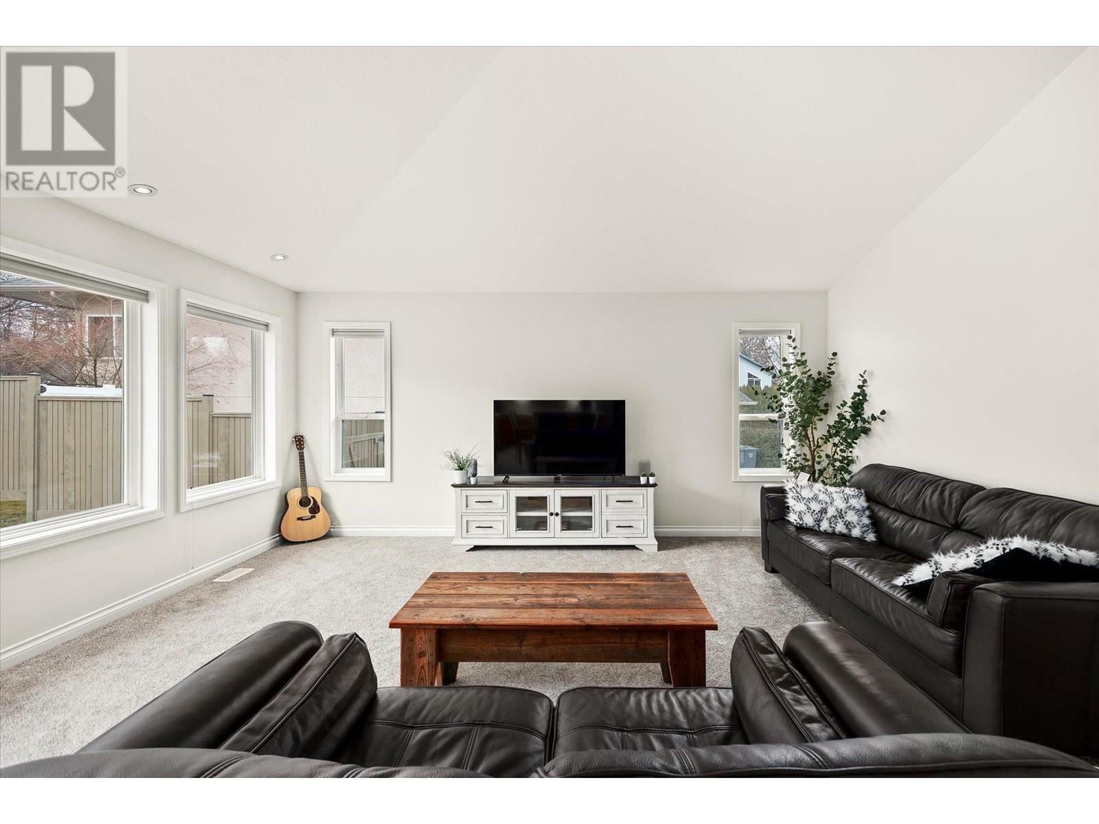 KELOWNA, British Columbia, V1W 4K9, CA, 4 Bedrooms Bedrooms, ,3 BathroomsBathrooms,Residential,For Sale,1865422