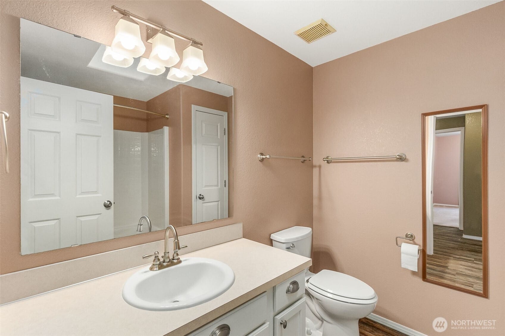 Olympia, Washington, 98501, United States, 3 Bedrooms Bedrooms, ,1 BathroomBathrooms,Residential,For Sale,1939263