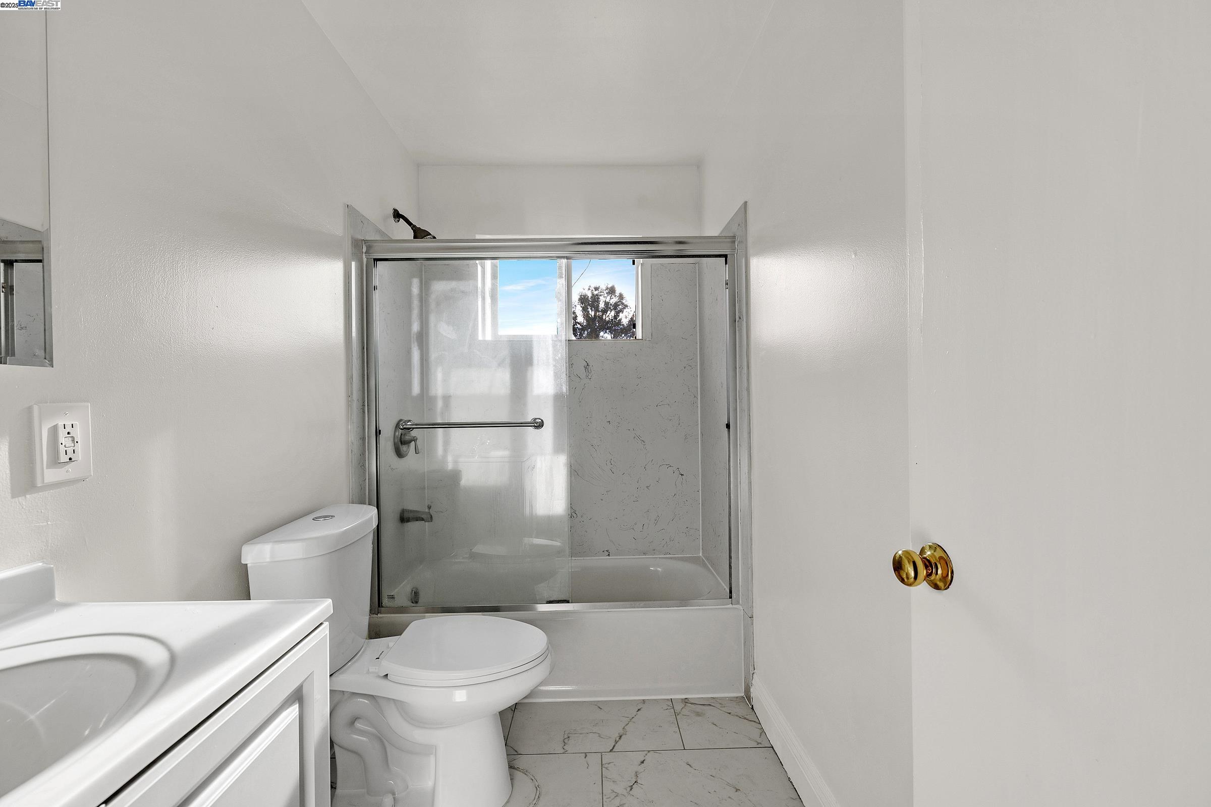 Oakland, California, 94605, United States, ,Residential,For Sale,2003092