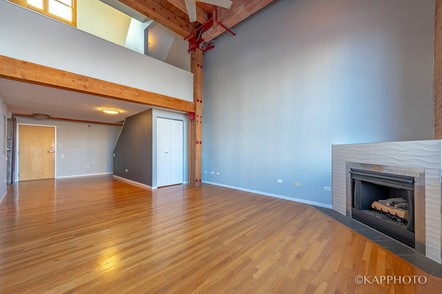 Chicago, Illinois, 60616, United States, 3 Bedrooms Bedrooms, ,2 BathroomsBathrooms,Residential,For Sale,1881294