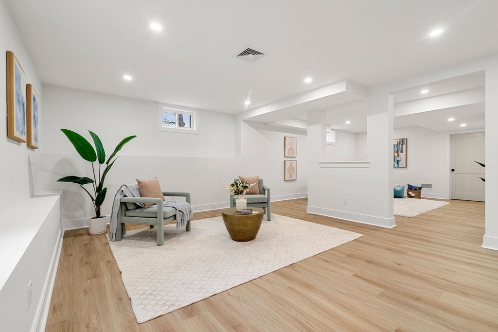 Reading, Massachusetts, 01867, United States, 4 Bedrooms Bedrooms, ,5 BathroomsBathrooms,Residential,For Sale,1988316