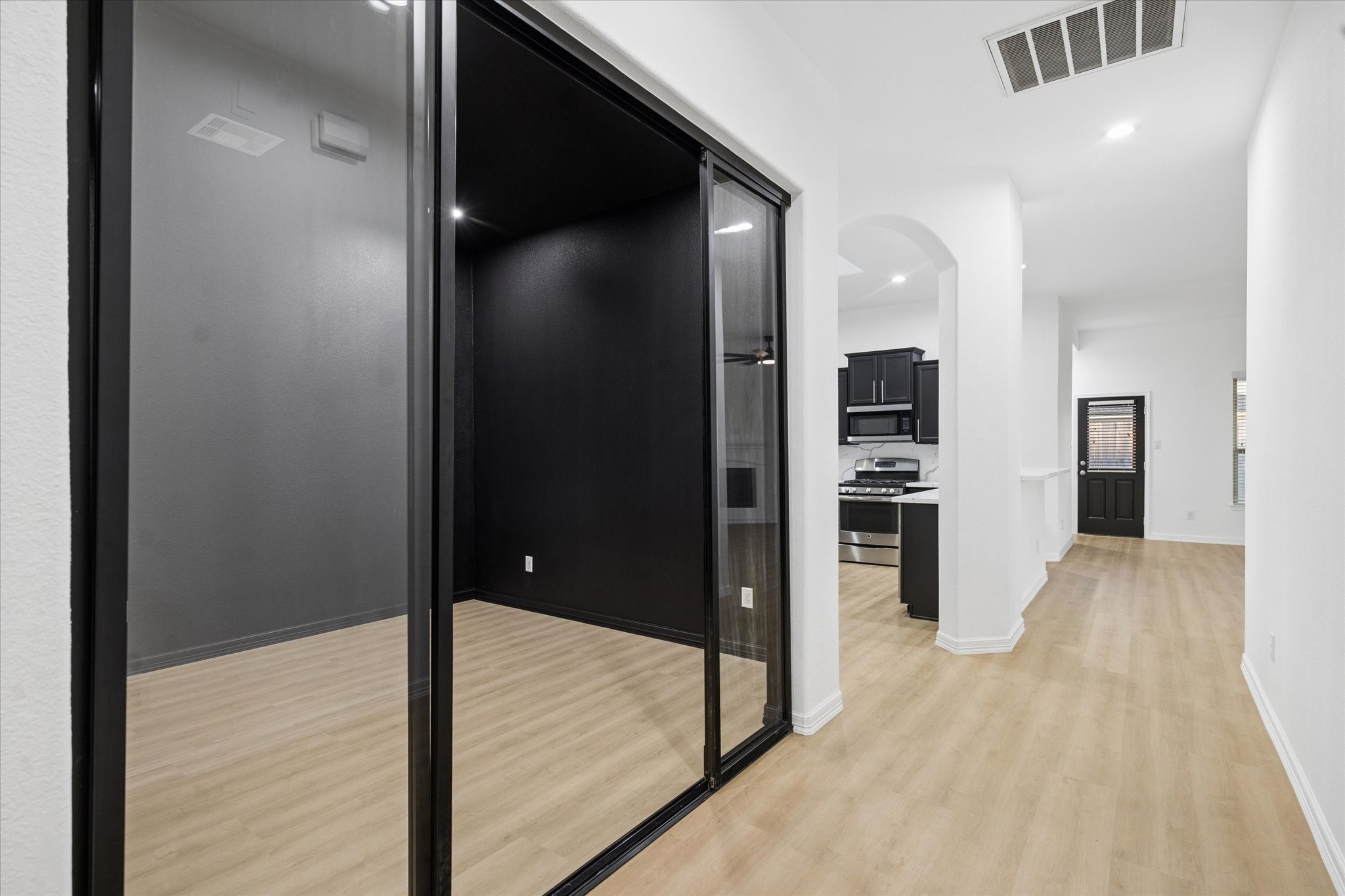  8819 Alicia Drive - 物件實景