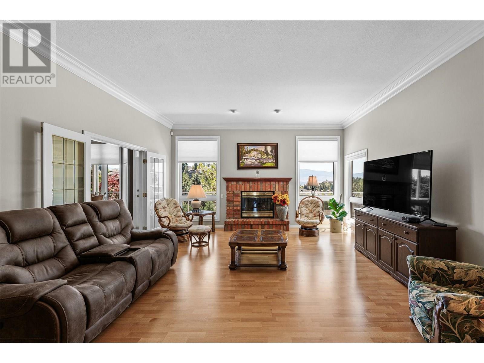 KELOWNA, British Columbia, V1V 1W2, CA, 4 Bedrooms Bedrooms, ,3 BathroomsBathrooms,Residential,For Sale,1882323