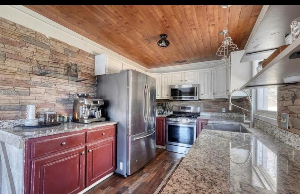 Hayesville, North Carolina, 28904, United States, 2 Bedrooms Bedrooms, ,3 BathroomsBathrooms,Residential,For Sale,1928819