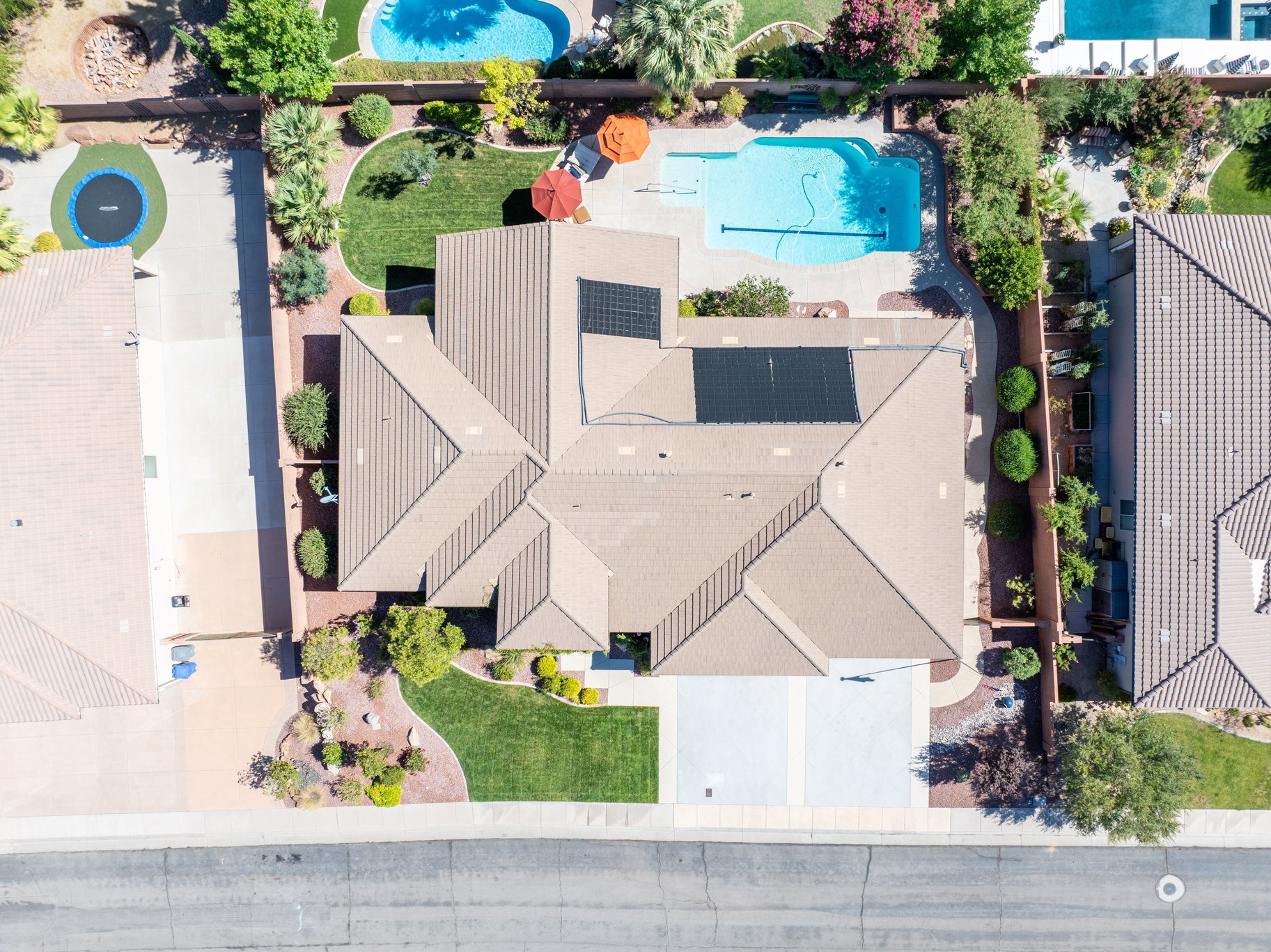  Single-Level Living with Private Pool & Rare 6-Car Garage in Green Springs - 物件實景