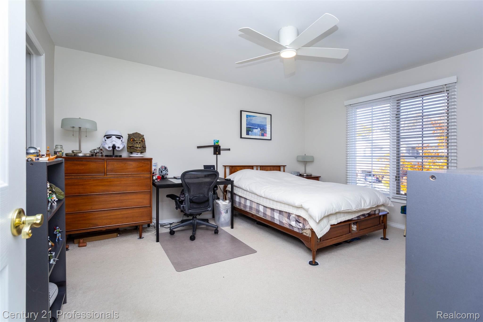 Troy, Michigan, 48098, United States, 2 Bedrooms Bedrooms, ,3 BathroomsBathrooms,Residential,For Sale,1979422