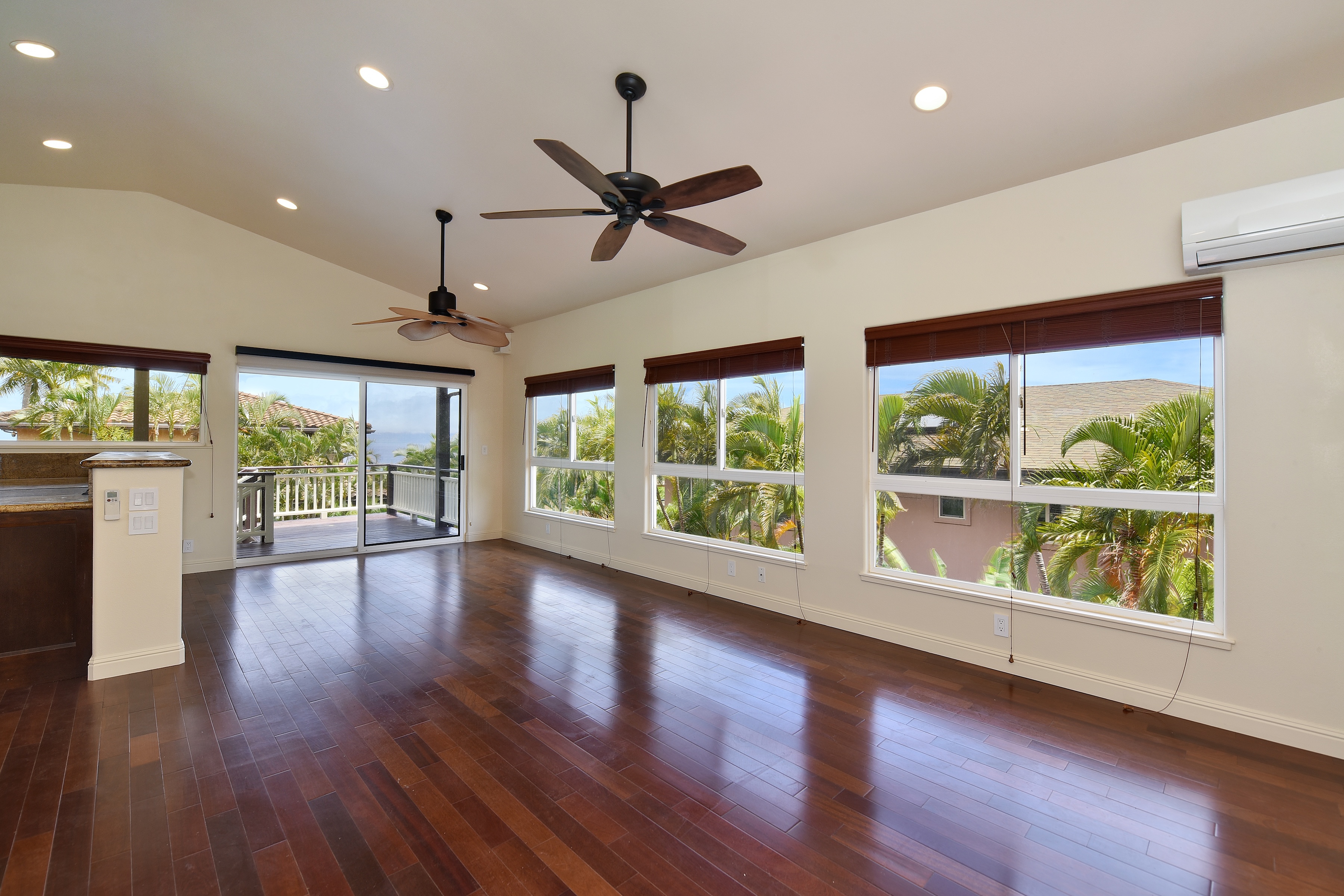  Updated two-story home featuring ocean and island views - 物件實景