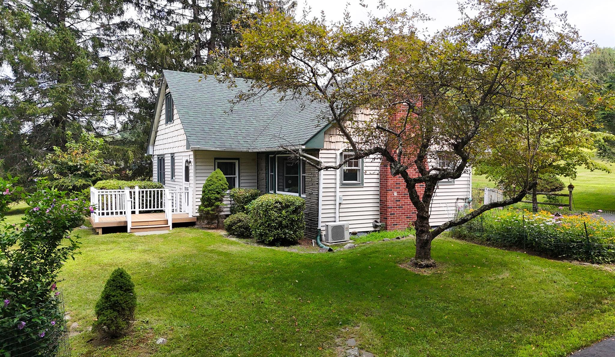 Fallsburg, New York, 12779, United States, 4 Bedrooms Bedrooms, ,2 BathroomsBathrooms,Residential,For Sale,1908547