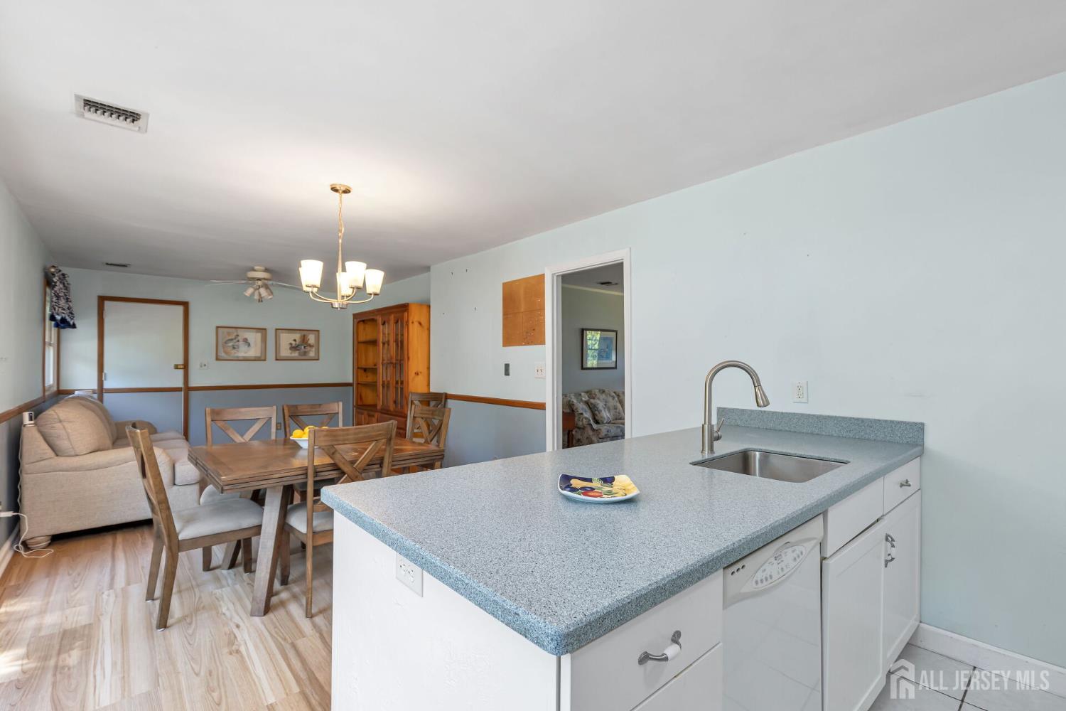 South Brunswick, New Jersey, 08824, United States, 3 Bedrooms Bedrooms, ,2 BathroomsBathrooms,Residential,For Sale,1941671