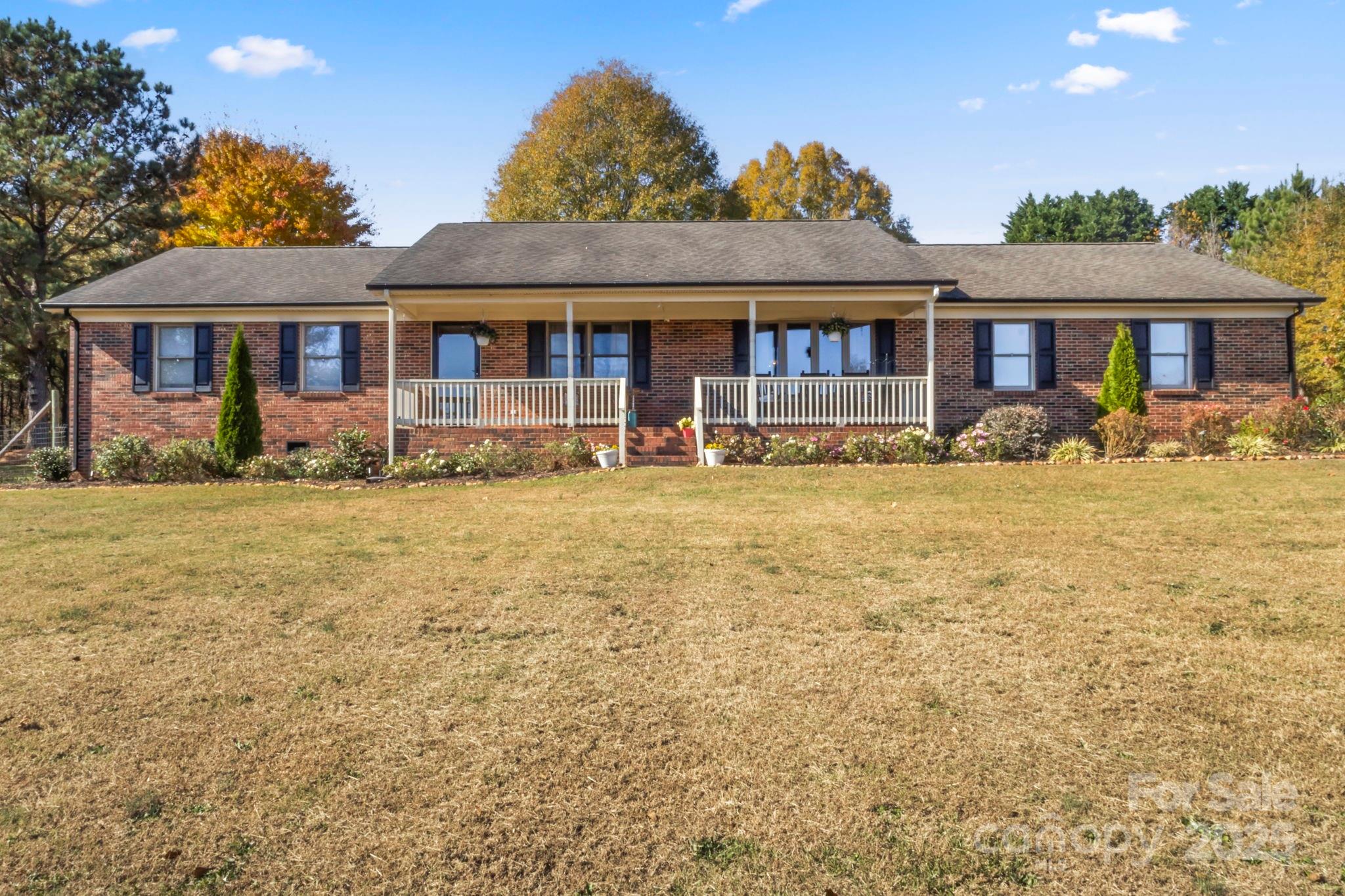 Lincolnton, North Carolina, 28092, United States, 4 Bedrooms Bedrooms, ,3 BathroomsBathrooms,Residential,For Sale,1989140