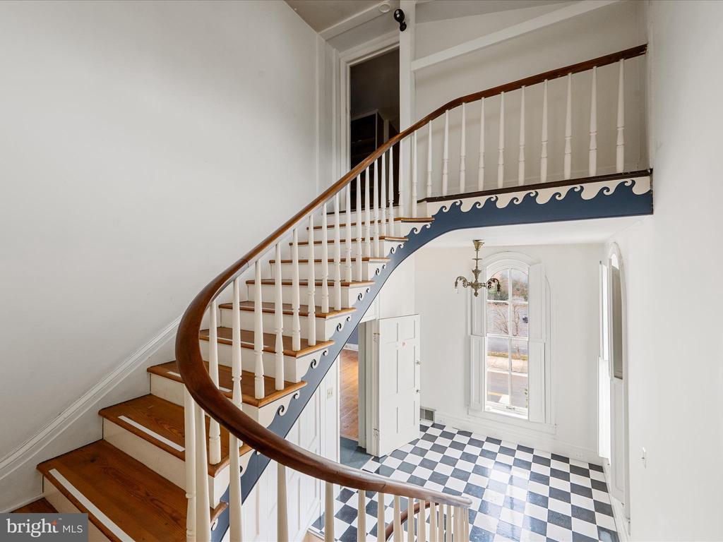 230 W Boscawen Street, Winchester, Virginia, 22601, United States, ,Residential,For Sale,230 W Boscawen Street,1660726