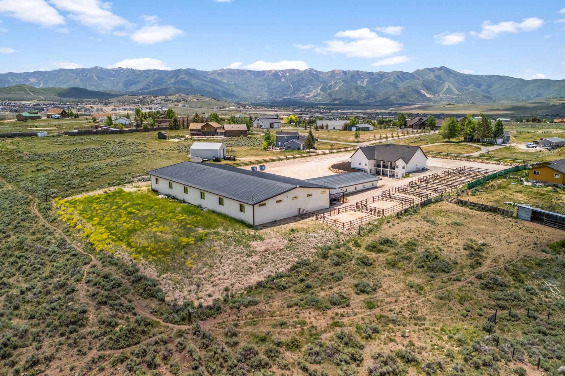  Rare Equestrian Retreat with Modern Farmhouse - 物件實景