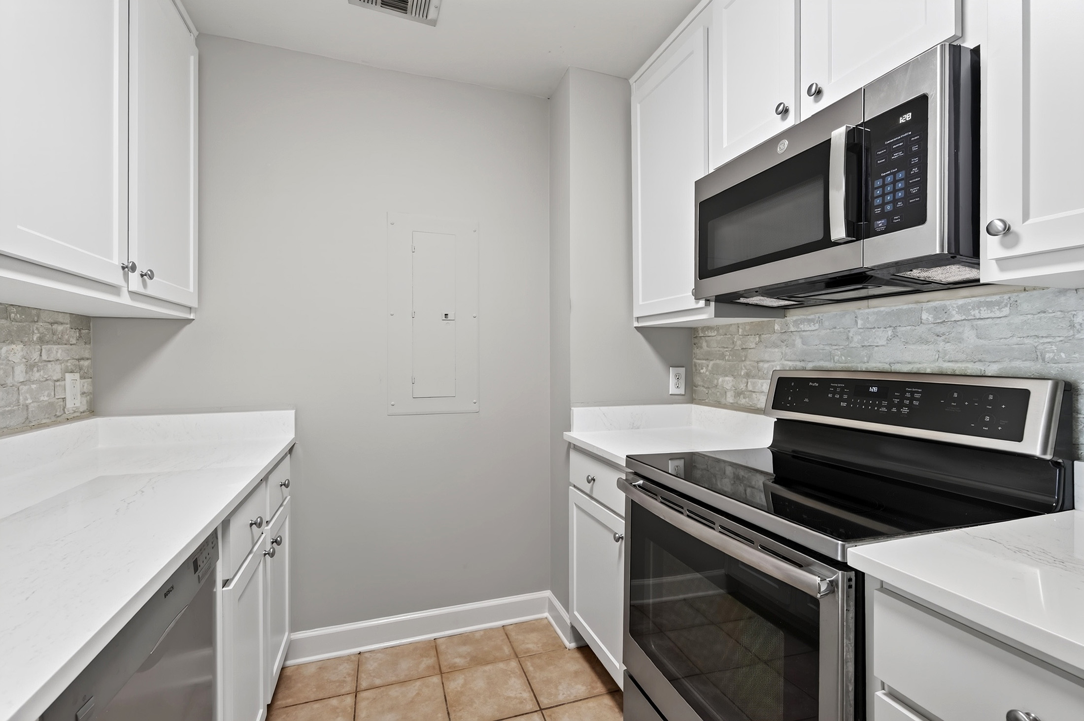  Beautifully Renovated Condo in Unbeatable Midtown Location - 物件實景