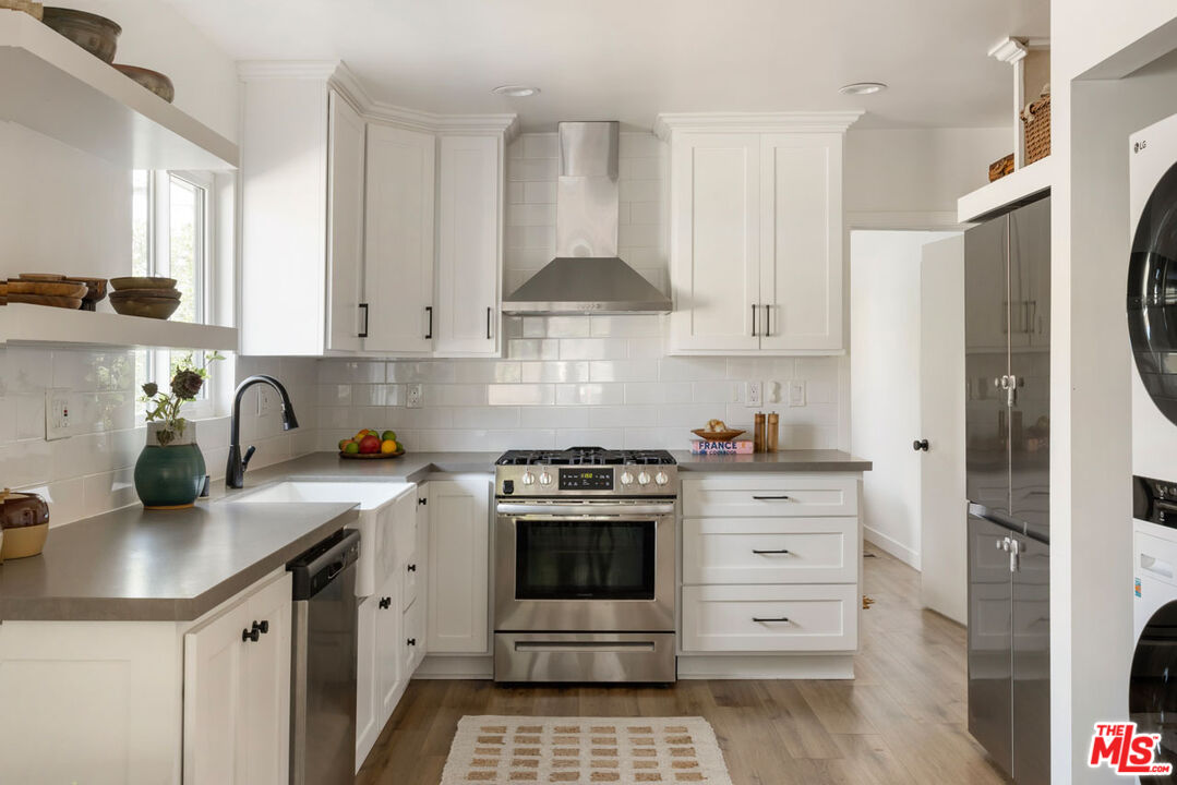 Los Angeles, California, 90032, United States, 3 Bedrooms Bedrooms, ,1 BathroomBathrooms,Residential,For Sale,1992073